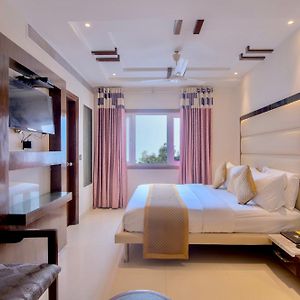 Empire Suites, New Delhi